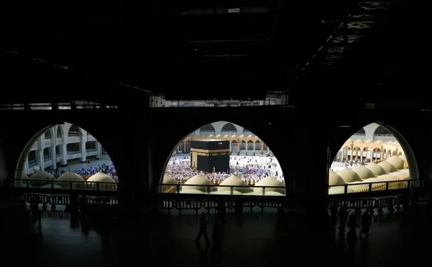 Ramadan Umrah Travel Essentials for Long Flights